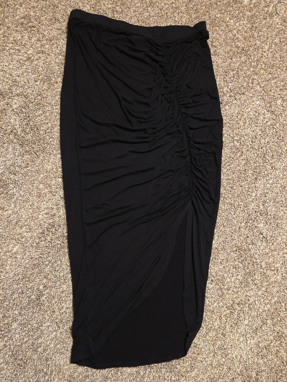 MOSSIMO Black Ruched Side Midi Skirt